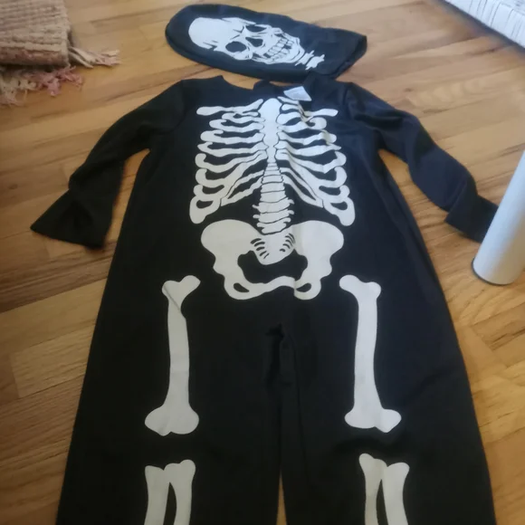 Skeleton Costume 5-6 year old - Picture 2 of 5